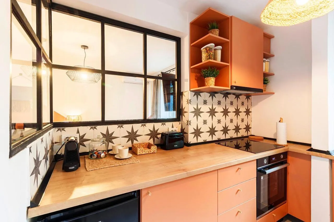 Central Modern Flat Near Metro & Park Apartment Bucharest