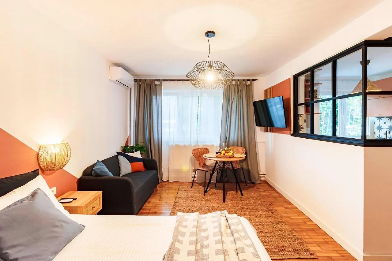 Central Modern Flat Near Metro & Park Apartment Bucharest Romania